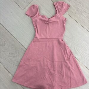Flowy pink short sleeve dress
